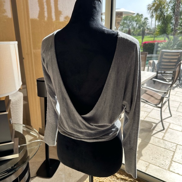 ALICE & OLIVIA BACKLESS SWEATER XSM GREY EUC - Picture 3 of 6